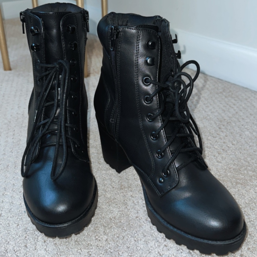 Black combat boots. Very good condition